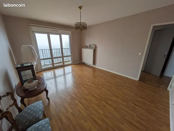 Appartement 3 p - Dernier étage dans résidence fermée 