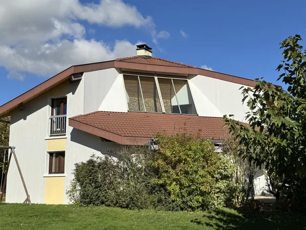 EXCLUSIF : rare villa d'architecte à Metz-Tessy dans quartie 