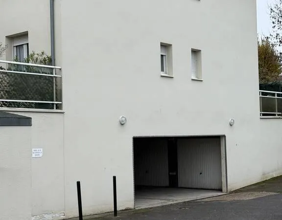 Garage/Parking 