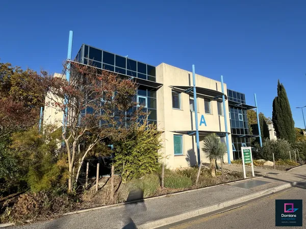 A VENDRE - TOULOUGES - LOCAL PROFESSIONNEL 