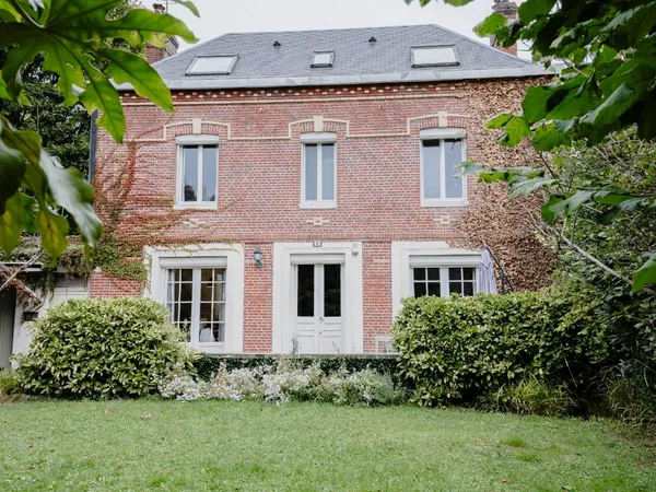 Loue Maison 135m² ,non meublé,4 chambres,garage,jardin clos,quartier gare 