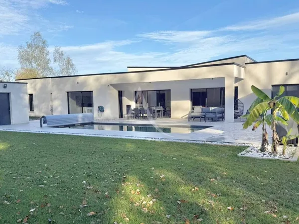 Maison 8 pièces 263 m² 