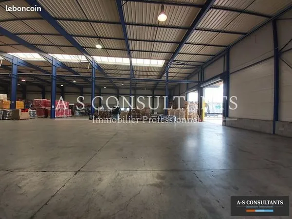 Local d'activité 1928 m² 