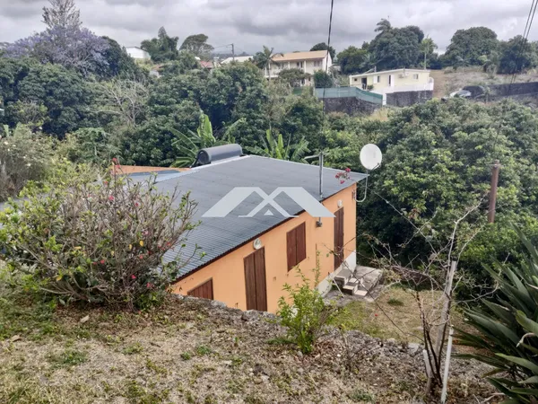 MAISON F3 A RENOVER A ENTRE DEUX 