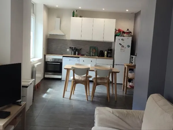 Superbe colocation proche des gares avec lit double et douche privative 