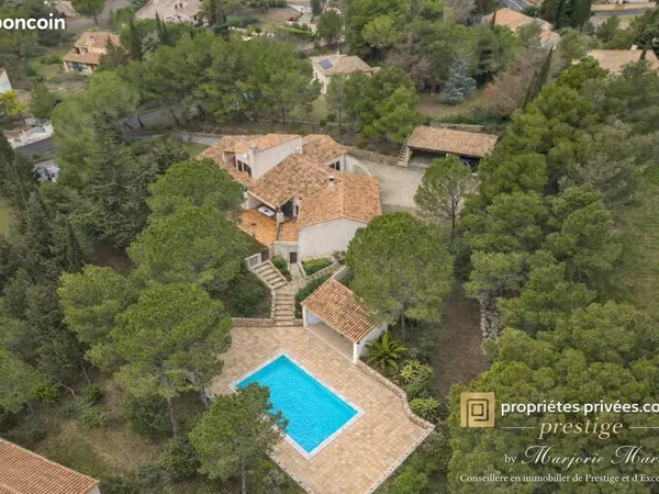 Maison 6 pièces 223 m² 