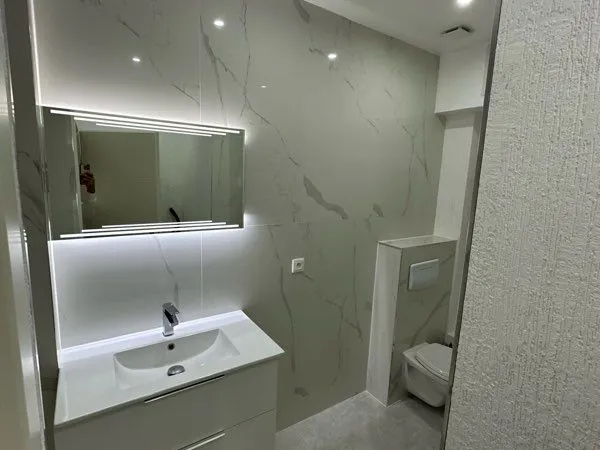 Appartement F2 à 2 min A31 / chauffage et eau froide inclus 