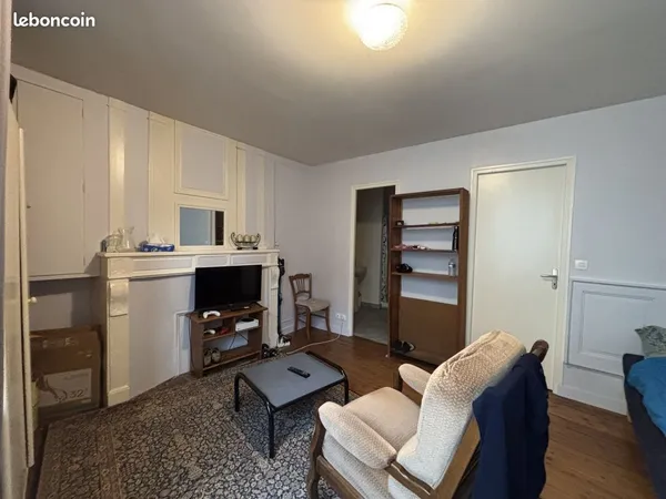 Studio 1 pièce 27 m² 