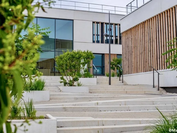 Bureaux 5800 m² 