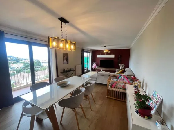 T4 rénové avec terrasse et vue mer Bastia