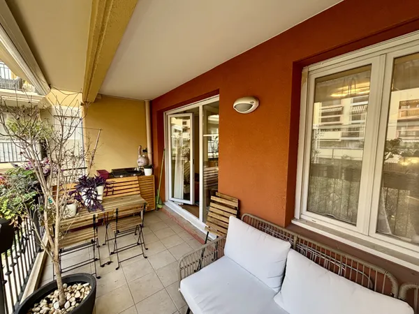 APPARTEMENT 3P, CENTRE-VILLE, TERRASSE 