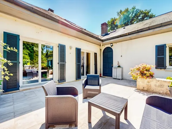 Maison de 9 pièces de 321 m² à Bois-le-Roi 