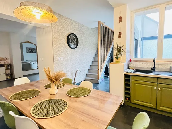 Maison individuelle avec grand garage 