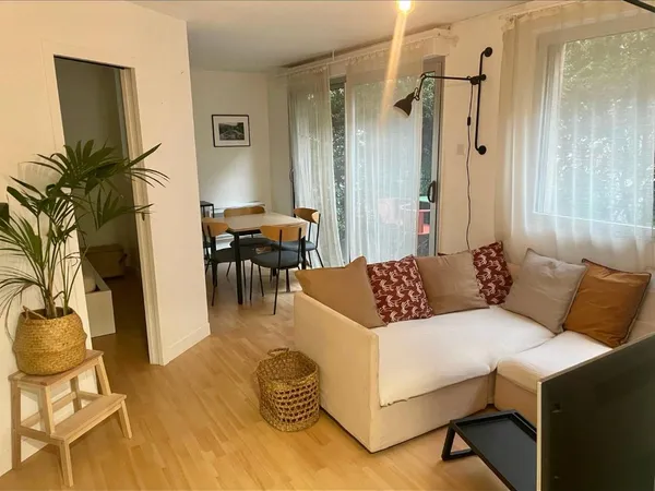 Loue appartement meublé de 40m² avec jardinet à Jourdain 