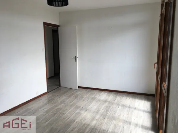 APPARTEMENT T2 - 555 EUR CC 