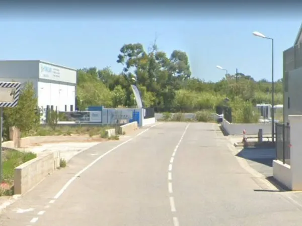 La Moutonne (la Crau) Entrepôts / Bureaux à louer