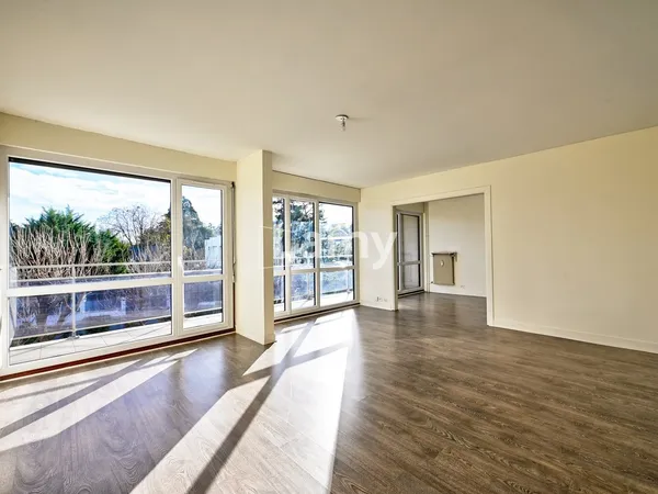 Appartement avec cave et parking 
