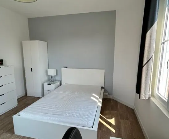Chambre meublée dans colocation 