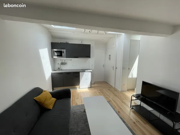 Studio 1 pièce 27 m² 