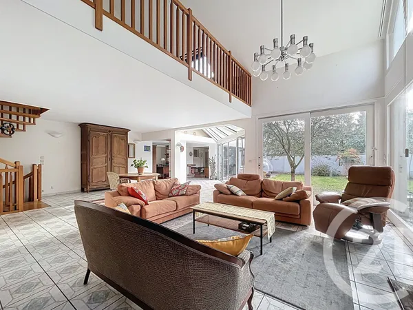 Maison 10 pièces 219 m² 