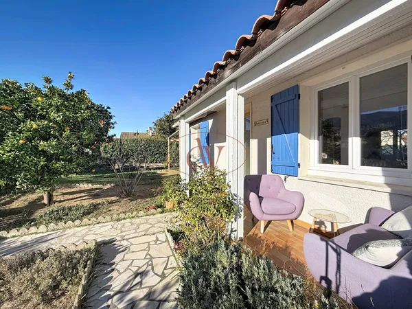 Maison 3 faces avec jardin à ST GENIS DES FONTAINES 