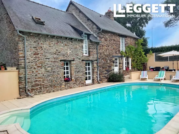 Joli cottage avec piscine. Cuisine ouverte, salle à manger, salon avec poêle, 4 chambres et double 