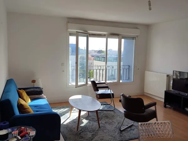 Propose chambre de 12m² en colocation appartement Bordeaux Chartrons Ravezies proche Inseec 