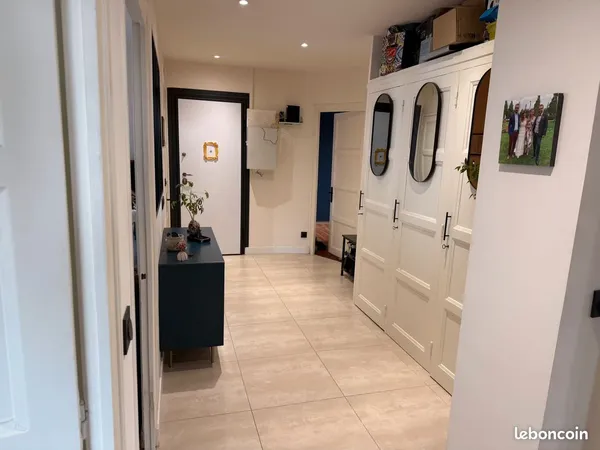 Lumineux T3 ancien T4 proche CHU de 94m2 