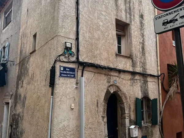Maisonnette indépendante 3 pièces - Centre d'Ollioules 