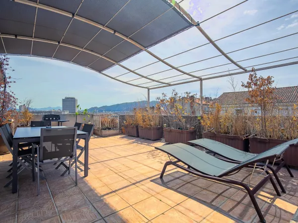 DUPLEX T5/6 de CHARME en ATTIQUE. DERNIER ETAGE, VUE PANORAMIQUE 