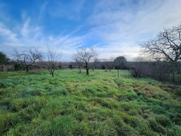 Terrain constructible 1646 m² 
