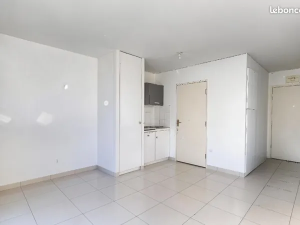 Studio 1 pièce 23 m² 
