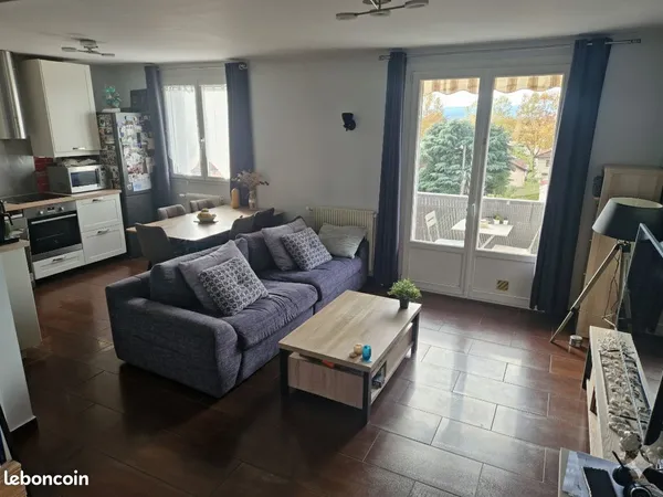 Bel appartement traversant avec Balcon et vue dégagée sur Lyon 