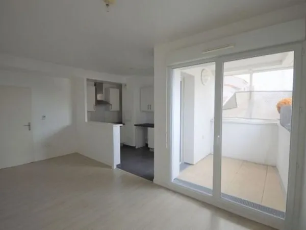 Grand T2 avec terrasse et parking à Nanterre 