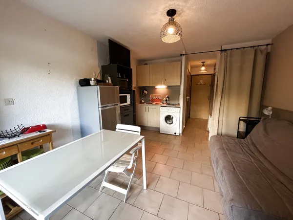 DEPT 34 - LE CAP D'AGDE. STUDIO AVEC LOGGIA ET TERRASSE : 32 