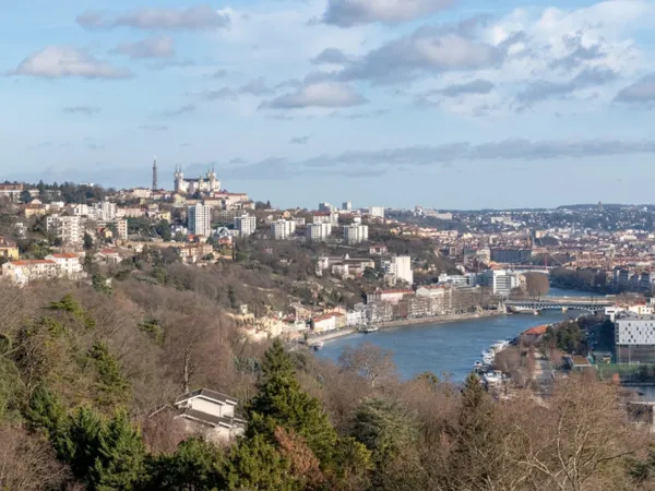 SAINTE-FOY-LÈS-LYON - Appartement de 143 m² avec balcons - 3 ch 