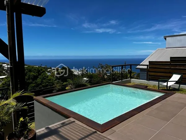 Maison moderne de 150m2 avec vue mer et piscine 