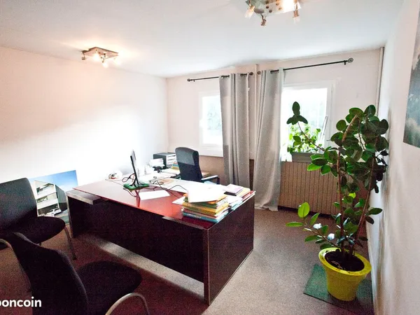 A louer très bel ensemble de 3 bureaux + accueil 
