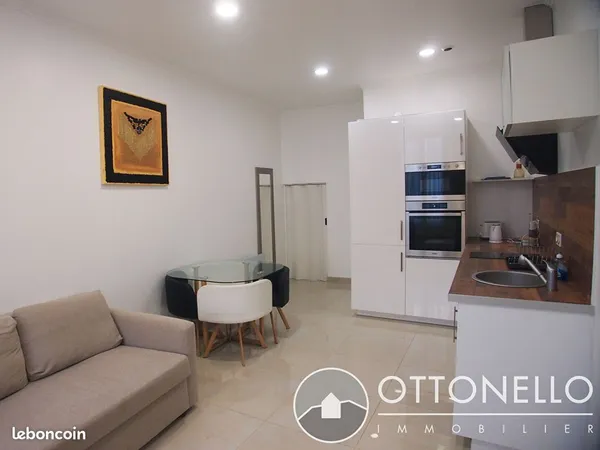 Studio 1 pièce 22 m² 