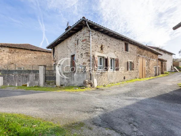 Petite maison 2 pièces en pierre à Saint-Auvent 