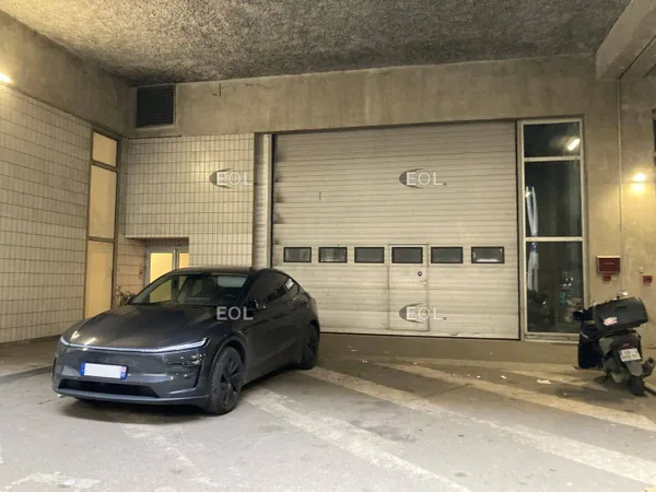 Local d'activité 2157 m² 