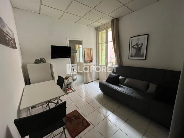 Studio 1 pièce 17 m² 