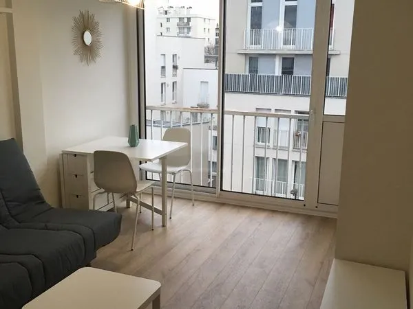 Studio de 17m2 excellent état 4ème étage ascenseur 