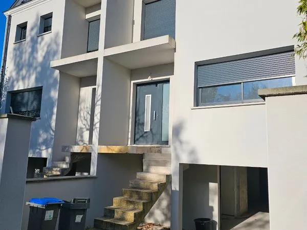 RARE : 163 m² Stockage / Atelier / Garde-Meubles - Maison + Grand Garage - 15 / m2 A4 Paris 