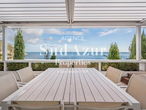 Villa contemporaine avec vue mer 