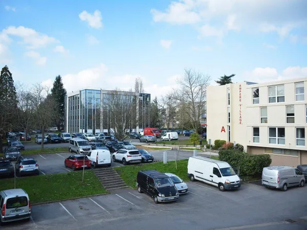 Local d'activité 3 pièces 218 m² 