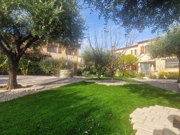 Villa 10 pièces 275 m² 
