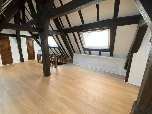 Rare au coeur du Marais historique - duplex - au pied du métr 