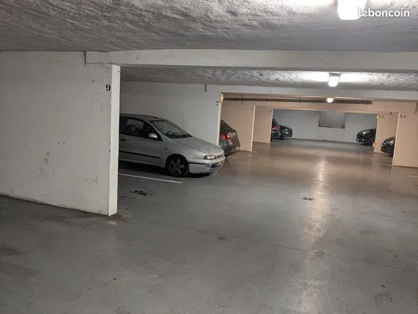 Parking sécurisé en sous-sol 