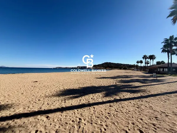 Élégant deux pièces, en rez-de-chaussée, proximité immédiate plage 